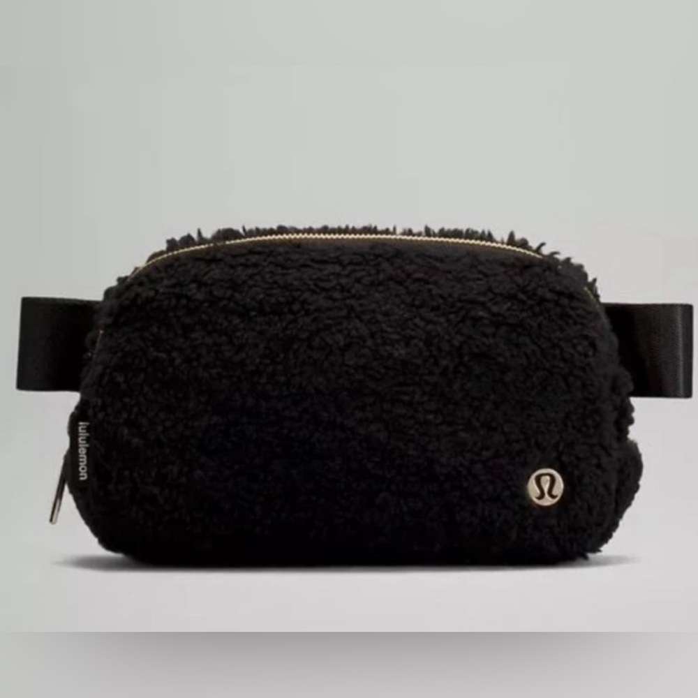 Lululemon Everywhere Sherpa Fleece Belt Bag